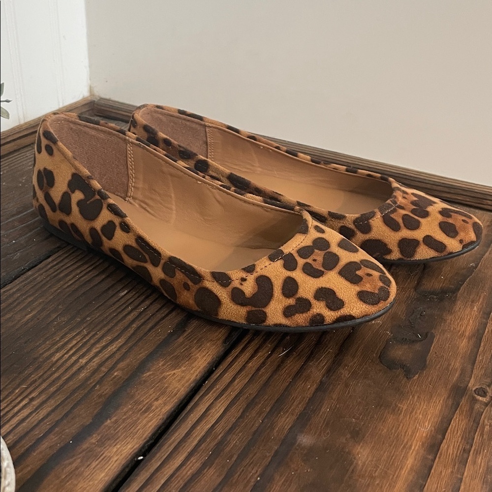 NWT Celia Leopard Print Flats